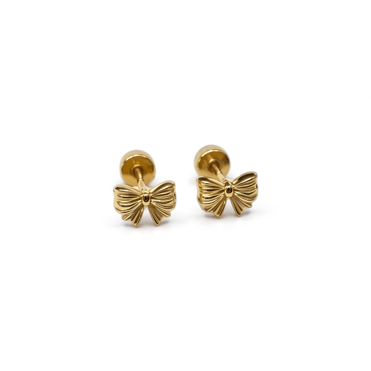 Studs de Acero con Relieve de Lazo y Corazón Pulidos